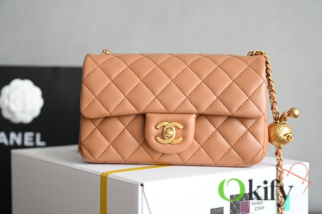 Okify Chanel Pearl Crush Beige Lambskin Flap Bag 13X20X7cm - 1