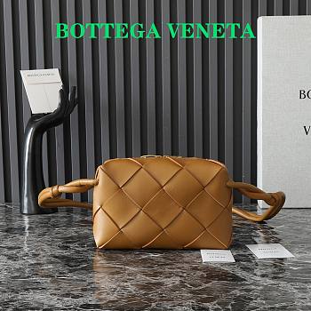 Okify Bottega Veneta Small Cassette Camel Camera Bag 21x14x7cm