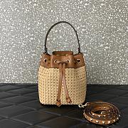 Okify Valentino Garavani Rockstud raffia and leather bucket bag 16x18x11cm  - 1