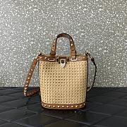 Okify Valentino Aravani Rockstud Mini Raffia Bucket Bag 16x19x8.5cm - 1