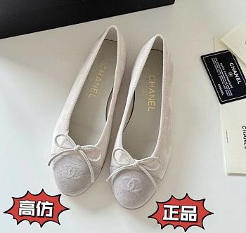 Okify Chanel White Flat Shoes 