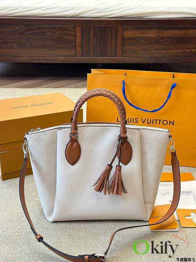 Okify Louis Vuitton Haumea White Bag 30x30cm  - 1