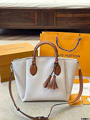 Okify Louis Vuitton Haumea White Bag 30x30cm  - 1