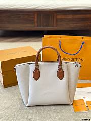 Okify Louis Vuitton Haumea White Bag 30x30cm  - 2