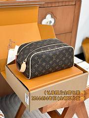 Okify Louis Vuitton Dopp Kit Toilet Pouch Brown Bag 28 x 15 x 16.5 cm M44494 - 1