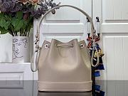 Okify Louis Vuitton Noé BB Bag in white 20 x 15 x 20 cm M12848 - 4