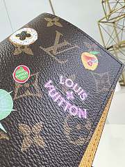 Okify Louis Vuitton Passport Cover With Vivienne 14 x 2.5 x 10 cm M12221 - 4