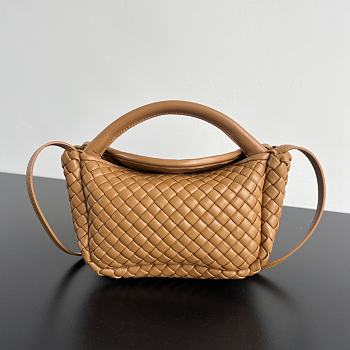 Okify Bottega Veneta Cobble Top Handle Bag in light brown 23x11x8cm 