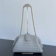 Okify Bottega Veneta Lauren 1980 clutch metal chain with light blue tubular leather MXN 89 400 31.5x16.5x11cm - 1