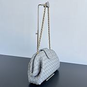 Okify Bottega Veneta Lauren 1980 clutch metal chain with light blue tubular leather MXN 89 400 31.5x16.5x11cm - 2