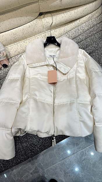 Okify MiuMiu White Jacket With Mink Collar SML