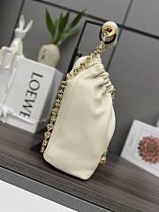 Okify Loewe small squeeze bag in white nappa leather 29x10.5x24cm - 3