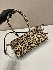 Okify Prada Medium printed leather handbag in honey 32x15.5x12cm  - 5