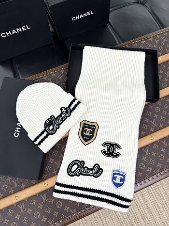 Okify Chanel White Medal Scarf 