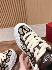 Okify Valentino One Stud XL Low Top Sneakers in light brown EU35-44 - 3