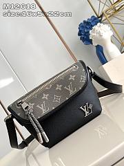 Okify Louis Vuitton Maison leather and Monogram Canvas Purse Bag in Kaki and Black M12618 16x5x22cm - 1