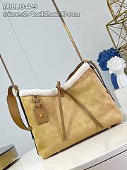 Okify Louis Vuitton CarryAll PM Mahina Leather in beige 29x24x12cm M11843 - 1