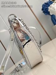 Okify Louis Vuitton Monogram Miroir Silver Loop Bag M11833 13 x 6 x 23 cm  - 4