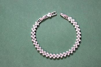 Okify Swarovski 8 hearts 8 arrows zircon bracelet 