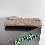 Okify Botega Veneta Andiamo Clutch Bag in Pinecone color 2510 CHF 31x13x3cm - 6