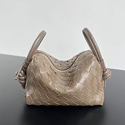 Okify Bottega Veneta Top Handle Loop Bag In Pinecone 30200 kr 19x12x9cm  - 1