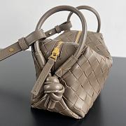 Okify Bottega Veneta Top Handle Loop Bag In Pinecone 30200 kr 19x12x9cm  - 2