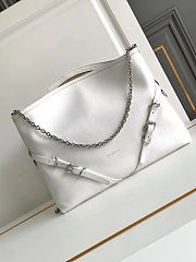 Okify Givenchy Medium White Voyou Chain bag 40x27x6.5cm  - 1