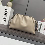 Okify Loewe Medium Flamenco Purse In Beige Mellow Nappa Lambskin 30x10.5x20cm - 4