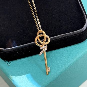 Okify Tiffany&Co Gold Knot Necklace 19840