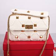 Okify Valentino Garavani Roman Stud Bag In White 25x7x15cm 19850 - 1