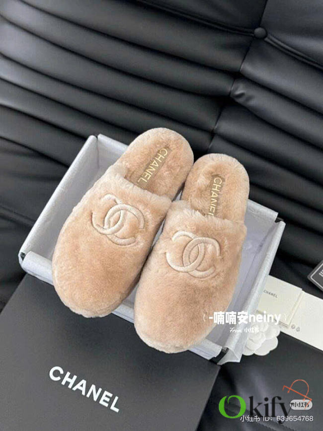 Okify Chanel Beige Fur Slippers - 1