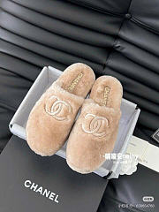 Okify Chanel Beige Fur Slippers - 1