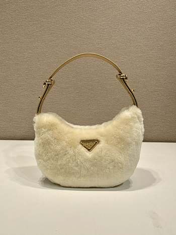 Okify Prada Arqué shearling and leather shoulder bag 22.5x18.5x6.5cm 