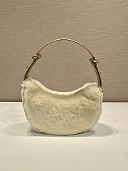 Okify Prada Arqué shearling and leather shoulder bag 22.5x18.5x6.5cm  - 3