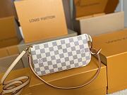 Okify Louis Vuitton Pochette Accessoires Damier Bag N41207 21 x 13 x 3 cm - 1