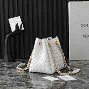 Okify Bottega Veneta Small Parachute Shoulder Bag In White 21x17x16.5cm - 5