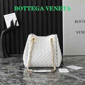 Okify Bottega Veneta Small Parachute Shoulder Bag In White 21x17x16.5cm