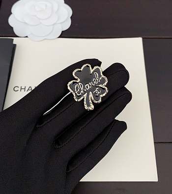 Okify Channel Four-leaf Clover Brooch 