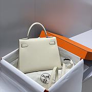 Okify Hermes Kelly Bag In White Epsom Leather With Silver Hardware 28cm  - 3