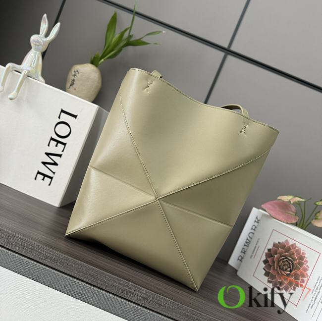 Okify Loewe Medium Puzzle Fold Tote Bag In Light Green Shiny Calfskin 25.5x14.5x31.5cm - 1