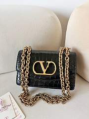 Okify Valentino Garavani Vain Bag In Black Crocodile Patent 19.5x13x7cm - 1