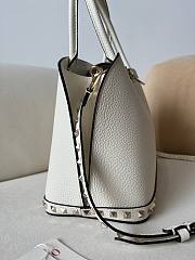 Okify Valentino Garavani Rockstud Grained Calfskin Bag In White 28x21x14cm  - 5