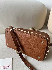 Okify Valentino Garavani Rockstud Grained Calfskin Bag In Brown 21x15x10cm  - 2