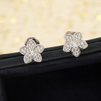 Okify Graff Flowers Silver Earrings 20817