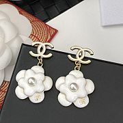 Okify CC White Flowers Earrings 20838 - 1