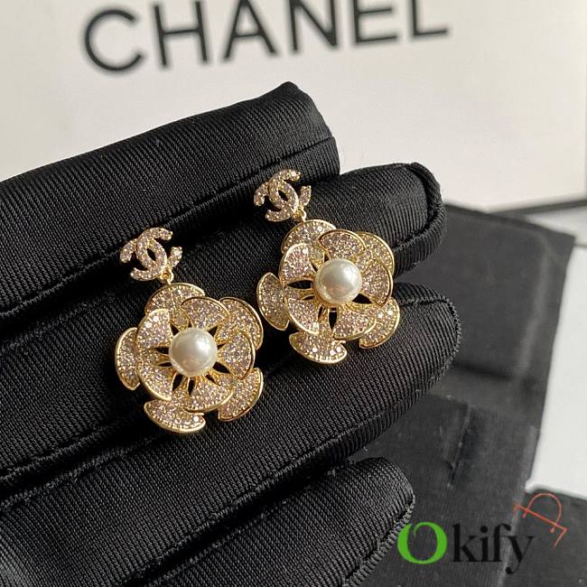 Okify CC Pearl Flowers Earrings 20840 - 1