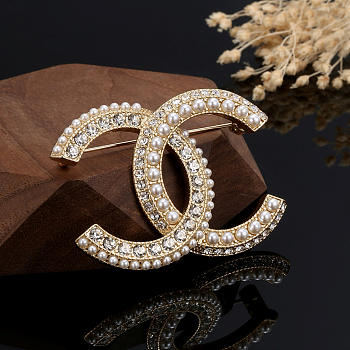 Okify CC Gold Brooch With Pearl And Diamond 