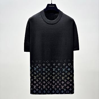 Okify Louis Vuitton Gradient Monogram Black T-shirt 21114