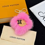 Okify Louis Vuitton Vivienne Fur Keychain M01447 - 3