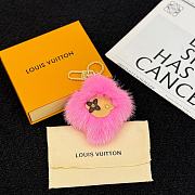 Okify Louis Vuitton Vivienne Fur Keychain M01447 - 1